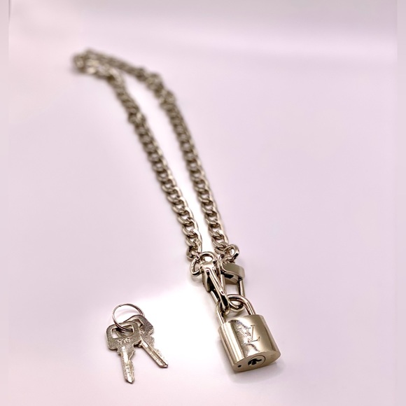 LOUIS VUITTON Bundle Silver Lock + Key 318 + Chain + Box + Dust Bag - Picture 6 of 8